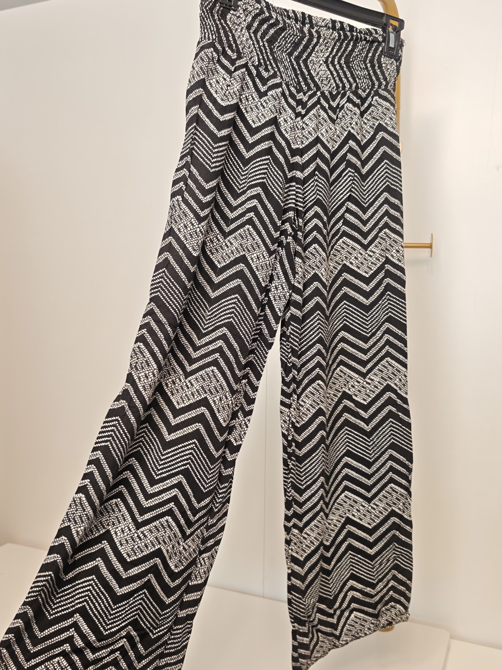 Boho Geometric Flowy Black & White Chevron Wide Leg Soft Comfy Pants Size XS